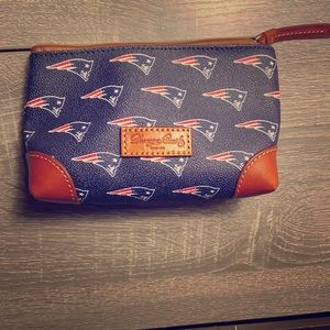 Rooney & Bourne NE Patriot cosmetic bag